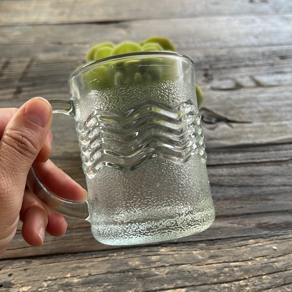 🎁 4/$25 - 🌟HOST PICK!🌟 VINTAGE retro zig-zag pressed glass mugs - Picture 2 of 3